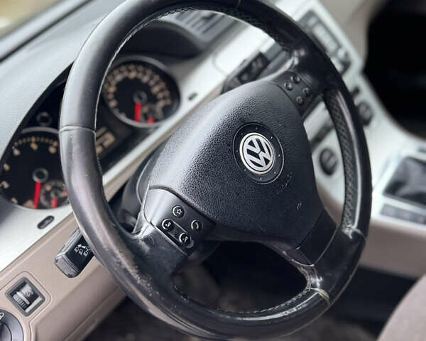 Коричневий Фольксваген Пассат, об'ємом двигуна 1.8 л та пробігом 245 тис. км за 8100 $, фото 9 на Automoto.ua