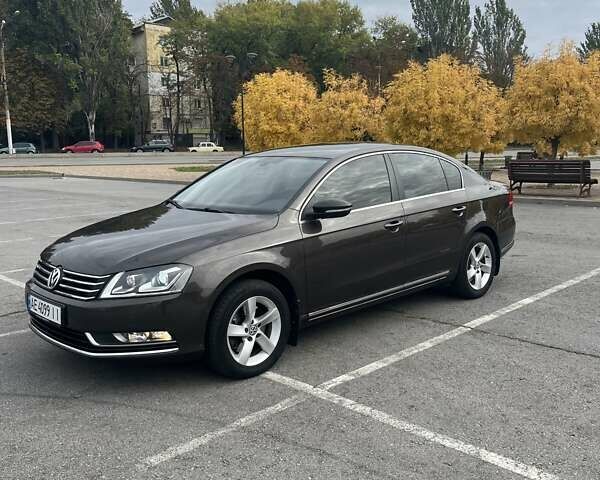 Коричневий Фольксваген Пассат, об'ємом двигуна 1.8 л та пробігом 211 тис. км за 11000 $, фото 2 на Automoto.ua