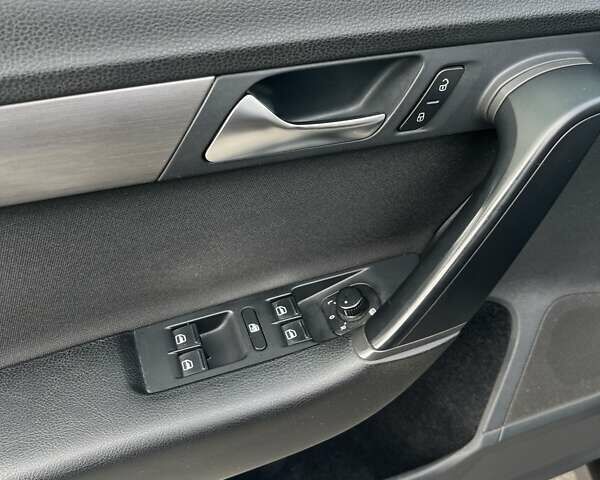 Коричневий Фольксваген Пассат, об'ємом двигуна 1.8 л та пробігом 211 тис. км за 11000 $, фото 13 на Automoto.ua