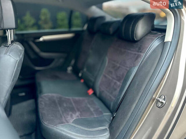 Фольксваген Пассат 2011 в Киеве на Automoto.ua Коричневый Фольксваген Пассат, объемом двигателя 1.8 л и пробегом 188 тыс. км за 8400 $, фото 33 на Automoto.ua