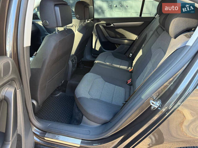 Коричневый Фольксваген Пассат, объемом двигателя 1.8 л и пробегом 155 тыс. км за 12000 $, фото 5 на Automoto.ua