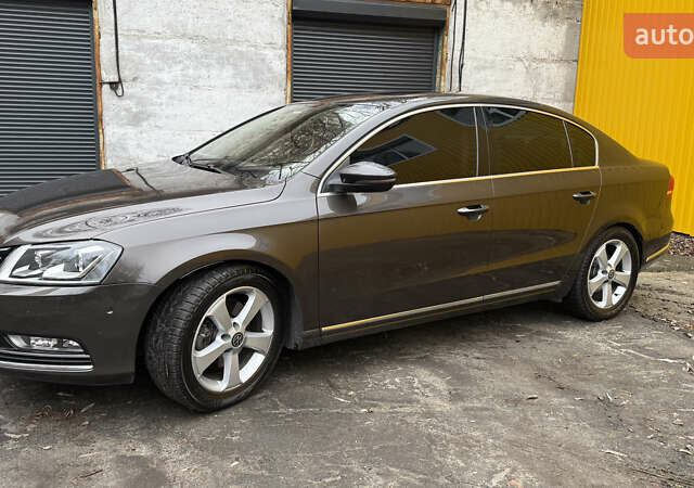 Коричневый Фольксваген Пассат, объемом двигателя 1.97 л и пробегом 195 тыс. км за 13900 $, фото 3 на Automoto.ua