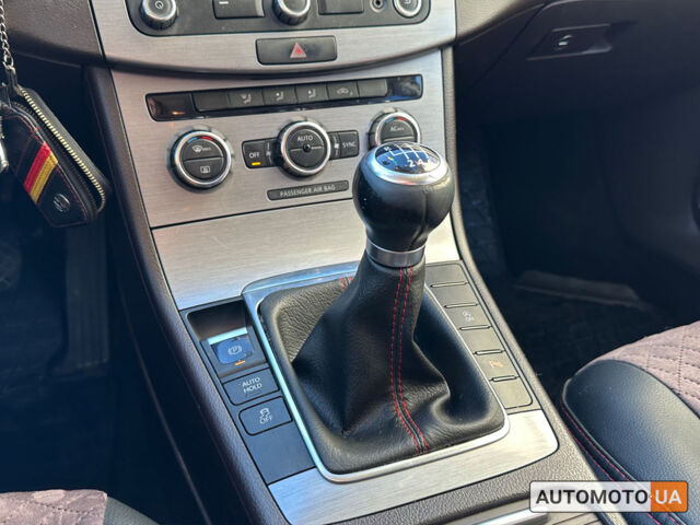 Коричневый Фольксваген Пассат, объемом двигателя 1.6 л и пробегом 249 тыс. км за 9999 $, фото 17 на Automoto.ua