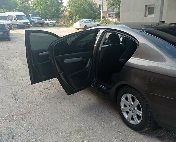 Коричневый Фольксваген Пассат, объемом двигателя 1.8 л и пробегом 170 тыс. км за 8300 $, фото 6 на Automoto.ua