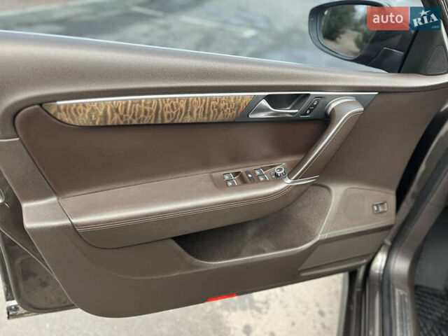 Коричневий Фольксваген Пассат, об'ємом двигуна 1.8 л та пробігом 249 тис. км за 11000 $, фото 22 на Automoto.ua