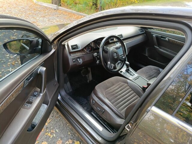 Коричневый Фольксваген Пассат, объемом двигателя 1.8 л и пробегом 247 тыс. км за 11500 $, фото 4 на Automoto.ua