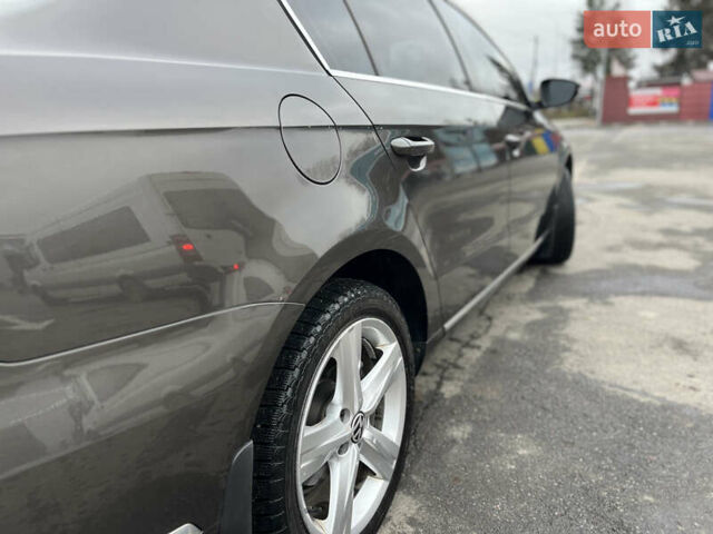 Коричневий Фольксваген Пассат, об'ємом двигуна 1.8 л та пробігом 249 тис. км за 11000 $, фото 6 на Automoto.ua