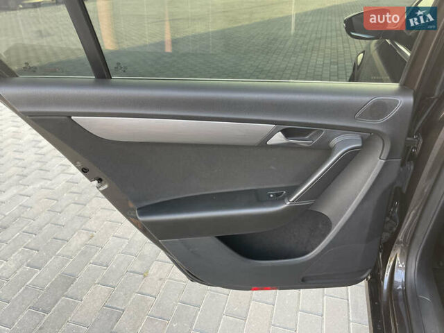 Коричневий Фольксваген Пассат, об'ємом двигуна 1.6 л та пробігом 280 тис. км за 9500 $, фото 16 на Automoto.ua