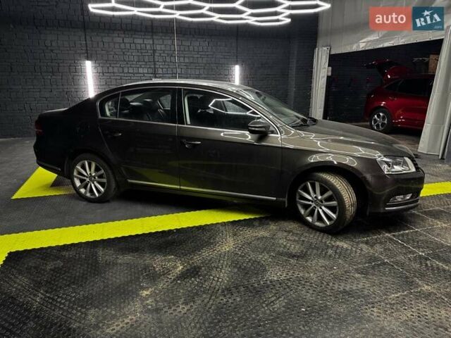 Коричневый Фольксваген Пассат, объемом двигателя 1.8 л и пробегом 104 тыс. км за 10999 $, фото 2 на Automoto.ua