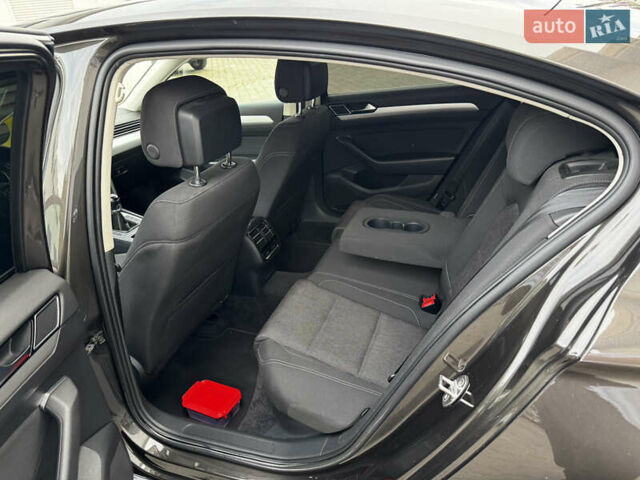 Коричневий Фольксваген Пассат, об'ємом двигуна 1.6 л та пробігом 268 тис. км за 14300 $, фото 9 на Automoto.ua