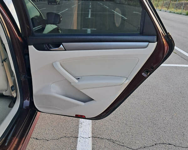 Коричневый Фольксваген Пассат, объемом двигателя 1.97 л и пробегом 206 тыс. км за 11400 $, фото 14 на Automoto.ua