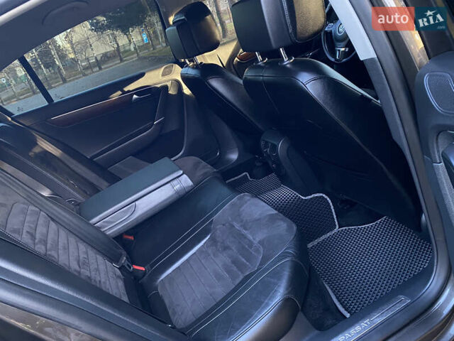 Коричневый Фольксваген Пассат, объемом двигателя 1.8 л и пробегом 330 тыс. км за 8999 $, фото 47 на Automoto.ua