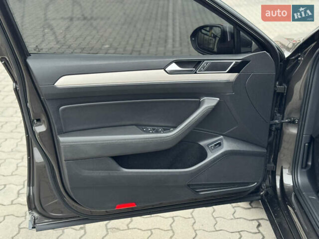 Коричневый Фольксваген Пассат, объемом двигателя 2 л и пробегом 200 тыс. км за 15950 $, фото 14 на Automoto.ua