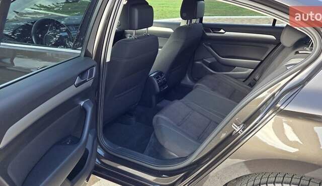 Коричневый Фольксваген Пассат, объемом двигателя 1.6 л и пробегом 220 тыс. км за 16000 $, фото 9 на Automoto.ua