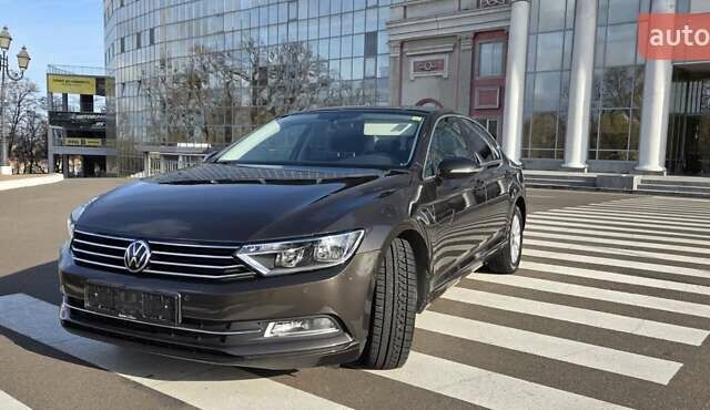 Коричневый Фольксваген Пассат, объемом двигателя 1.6 л и пробегом 220 тыс. км за 16000 $, фото 1 на Automoto.ua