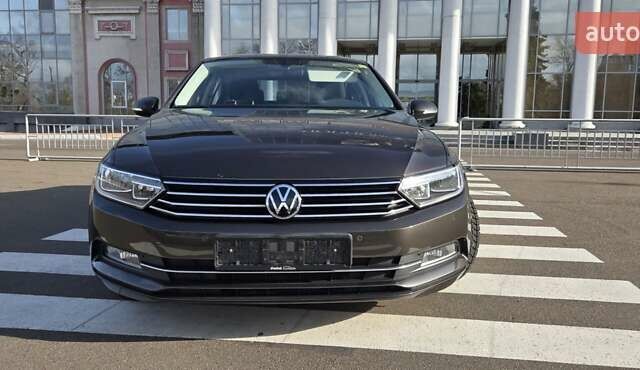 Коричневый Фольксваген Пассат, объемом двигателя 1.6 л и пробегом 220 тыс. км за 16000 $, фото 2 на Automoto.ua