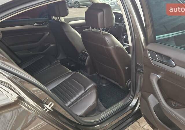 Коричневый Фольксваген Пассат, объемом двигателя 1.97 л и пробегом 267 тыс. км за 21100 $, фото 17 на Automoto.ua