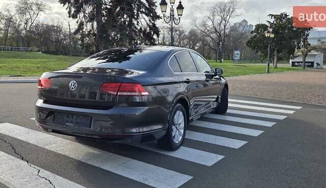 Коричневый Фольксваген Пассат, объемом двигателя 1.6 л и пробегом 220 тыс. км за 16000 $, фото 4 на Automoto.ua