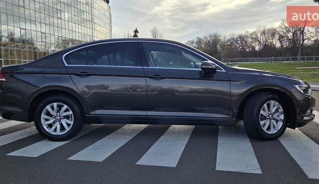 Коричневый Фольксваген Пассат, объемом двигателя 1.6 л и пробегом 220 тыс. км за 16000 $, фото 3 на Automoto.ua