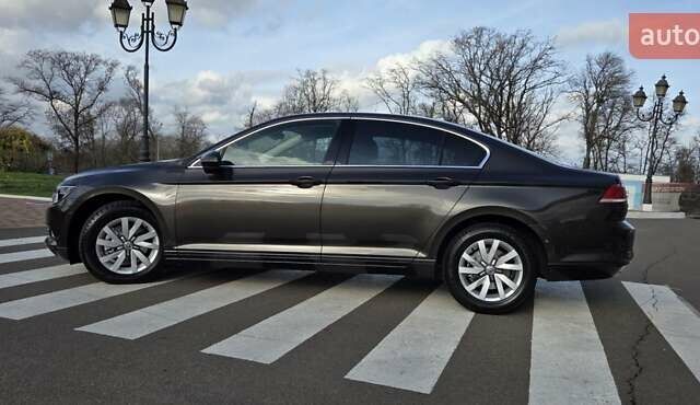 Коричневый Фольксваген Пассат, объемом двигателя 1.6 л и пробегом 220 тыс. км за 16000 $, фото 7 на Automoto.ua