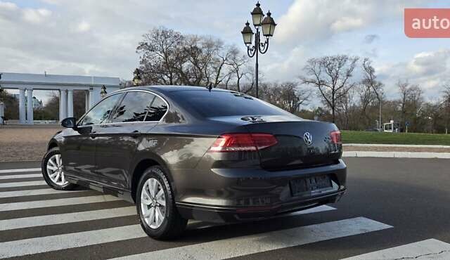 Коричневый Фольксваген Пассат, объемом двигателя 1.6 л и пробегом 220 тыс. км за 16000 $, фото 6 на Automoto.ua