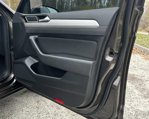 Коричневый Фольксваген Пассат, объемом двигателя 1.97 л и пробегом 340 тыс. км за 15500 $, фото 8 на Automoto.ua