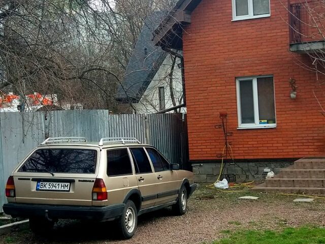 Коричневый Фольксваген Пассат, объемом двигателя 1.8 л и пробегом 250 тыс. км за 1500 $, фото 2 на Automoto.ua