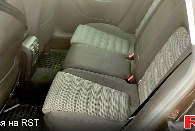 Коричневий Фольксваген Пассат, об'ємом двигуна 2 л та пробігом 210 тис. км за 5200 $, фото 7 на Automoto.ua