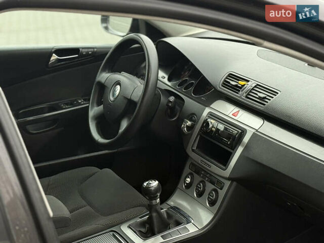 Коричневый Фольксваген Пассат, объемом двигателя 2 л и пробегом 280 тыс. км за 4999 $, фото 9 на Automoto.ua