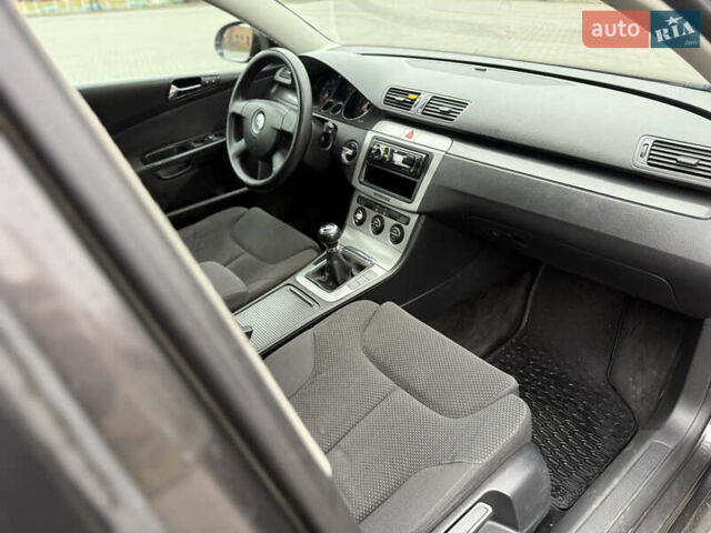 Коричневый Фольксваген Пассат, объемом двигателя 2 л и пробегом 280 тыс. км за 4999 $, фото 10 на Automoto.ua