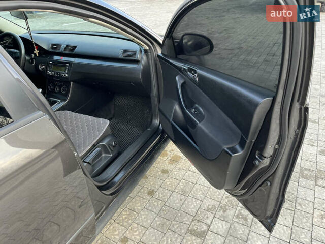 Коричневий Фольксваген Пассат, об'ємом двигуна 1.6 л та пробігом 290 тис. км за 4900 $, фото 13 на Automoto.ua