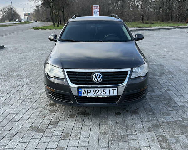 Коричневий Фольксваген Пассат, об'ємом двигуна 1.6 л та пробігом 290 тис. км за 4900 $, фото 1 на Automoto.ua