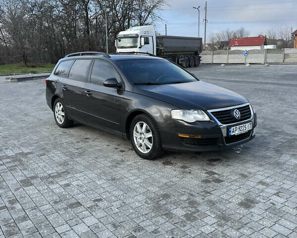 Коричневий Фольксваген Пассат, об'ємом двигуна 1.6 л та пробігом 290 тис. км за 4900 $, фото 2 на Automoto.ua