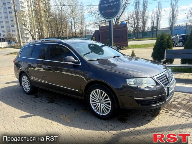 Коричневый Фольксваген Пассат, объемом двигателя 3.2 л и пробегом 340 тыс. км за 5900 $, фото 3 на Automoto.ua