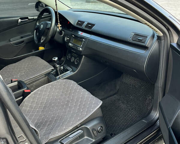 Коричневий Фольксваген Пассат, об'ємом двигуна 1.6 л та пробігом 290 тис. км за 4900 $, фото 12 на Automoto.ua