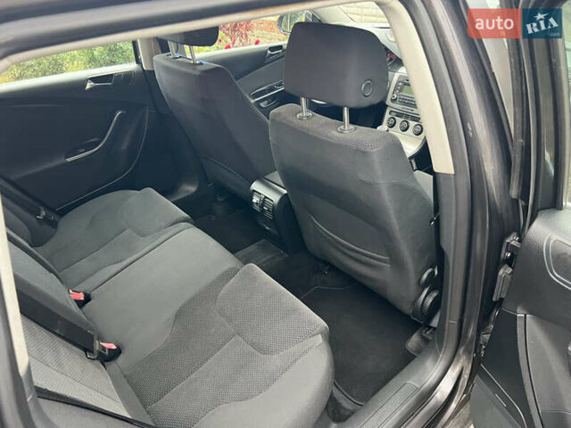 Коричневый Фольксваген Пассат, объемом двигателя 1.97 л и пробегом 183 тыс. км за 6500 $, фото 21 на Automoto.ua