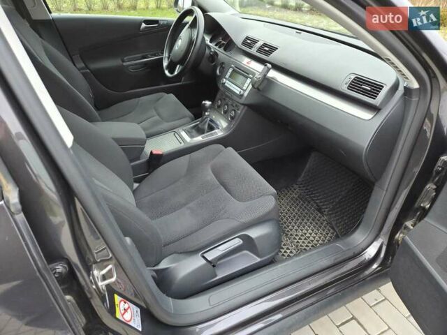 Коричневый Фольксваген Пассат, объемом двигателя 1.9 л и пробегом 241 тыс. км за 6200 $, фото 18 на Automoto.ua