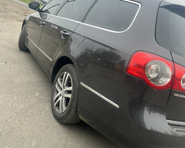 Коричневый Фольксваген Пассат, объемом двигателя 2 л и пробегом 295 тыс. км за 7200 $, фото 3 на Automoto.ua