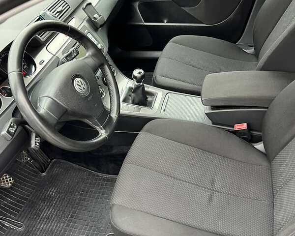 Коричневый Фольксваген Пассат, объемом двигателя 1.6 л и пробегом 212 тыс. км за 6799 $, фото 18 на Automoto.ua