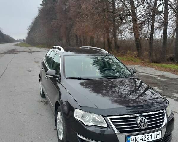 Коричневий Фольксваген Пассат, об'ємом двигуна 2 л та пробігом 286 тис. км за 7700 $, фото 6 на Automoto.ua