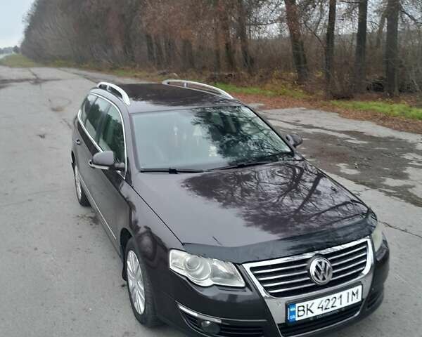 Коричневий Фольксваген Пассат, об'ємом двигуна 2 л та пробігом 286 тис. км за 7700 $, фото 4 на Automoto.ua