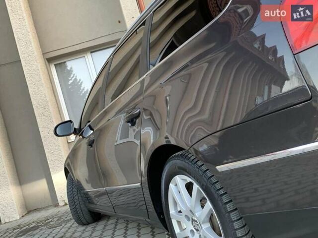Коричневий Фольксваген Пассат, об'ємом двигуна 2 л та пробігом 293 тис. км за 7800 $, фото 13 на Automoto.ua
