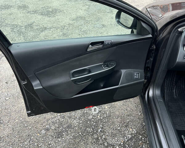 Коричневый Фольксваген Пассат, объемом двигателя 1.6 л и пробегом 212 тыс. км за 6799 $, фото 11 на Automoto.ua