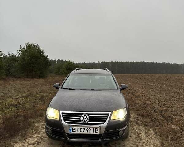 Коричневый Фольксваген Пассат, объемом двигателя 2 л и пробегом 300 тыс. км за 6000 $, фото 4 на Automoto.ua