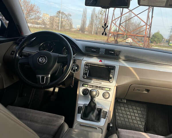 Коричневий Фольксваген Пассат, об'ємом двигуна 2 л та пробігом 267 тис. км за 7800 $, фото 5 на Automoto.ua