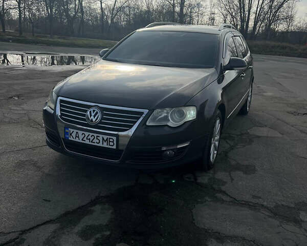 Коричневий Фольксваген Пассат, об'ємом двигуна 2 л та пробігом 267 тис. км за 7800 $, фото 2 на Automoto.ua