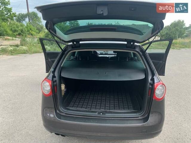 Коричневый Фольксваген Пассат, объемом двигателя 1.8 л и пробегом 217 тыс. км за 7800 $, фото 7 на Automoto.ua