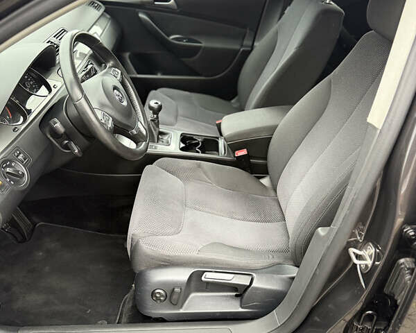 Коричневый Фольксваген Пассат, объемом двигателя 1.6 л и пробегом 277 тыс. км за 7350 $, фото 16 на Automoto.ua