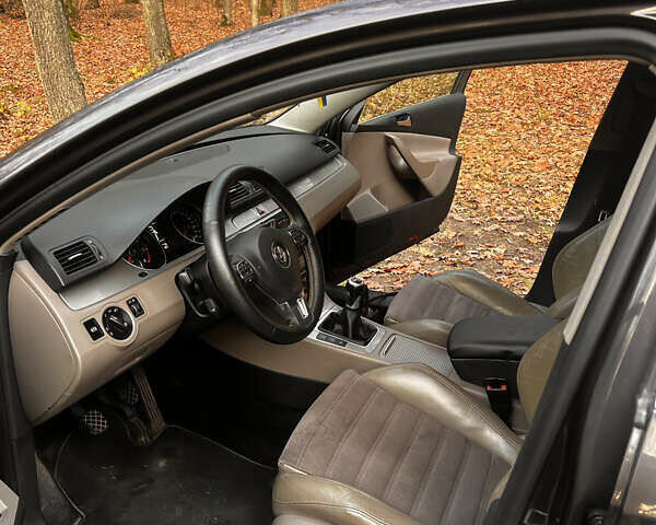 Коричневий Фольксваген Пассат, об'ємом двигуна 1.8 л та пробігом 229 тис. км за 6800 $, фото 40 на Automoto.ua