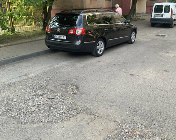 Коричневый Фольксваген Пассат, объемом двигателя 1.97 л и пробегом 298 тыс. км за 7000 $, фото 12 на Automoto.ua